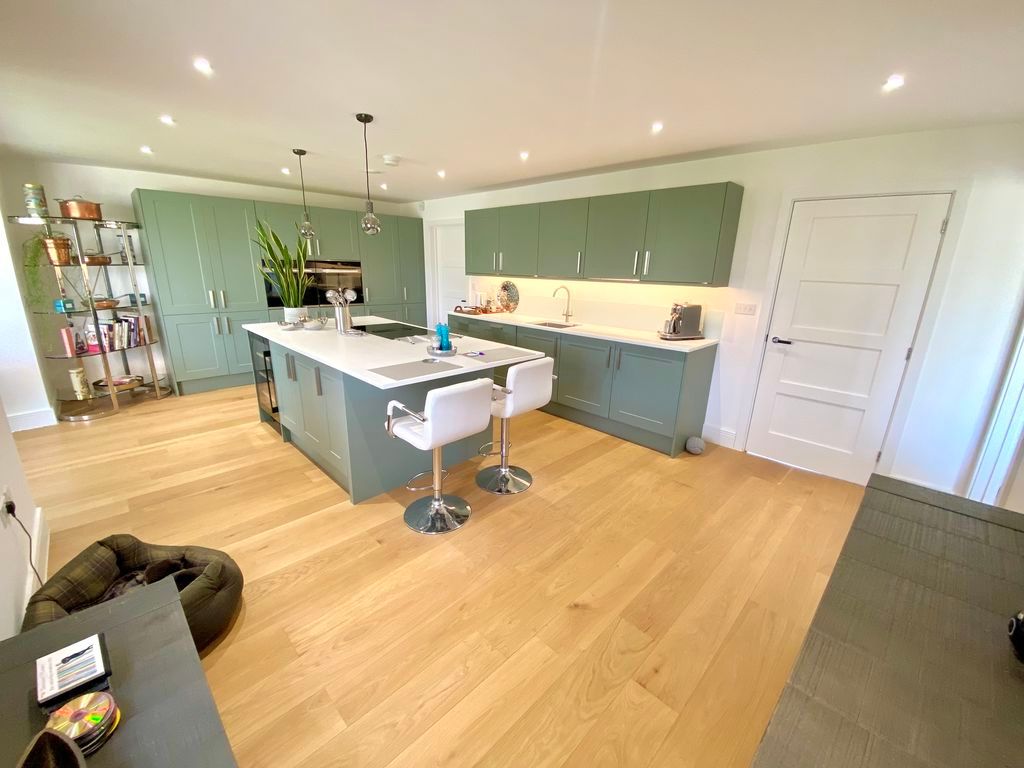 Property photo 3 of 28 Kitchen