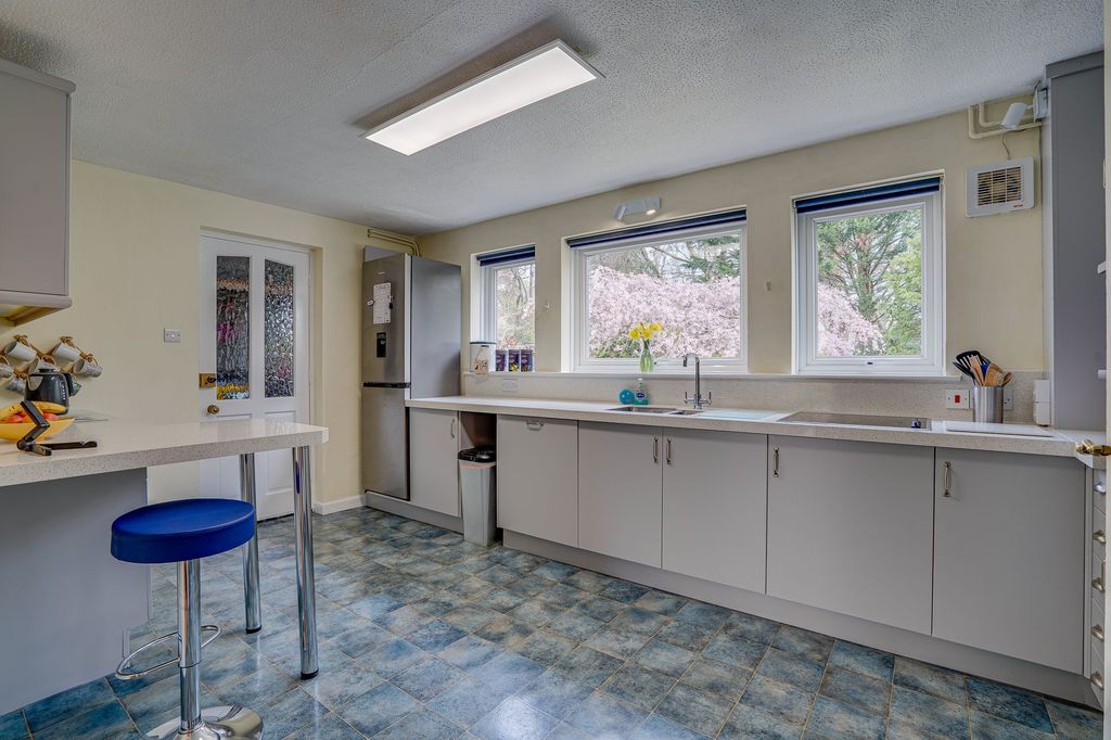 Property photo 2 of 23