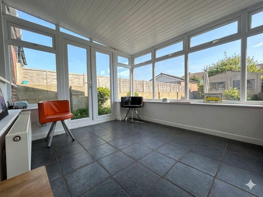 Property photo 2 of 12 Conservatory