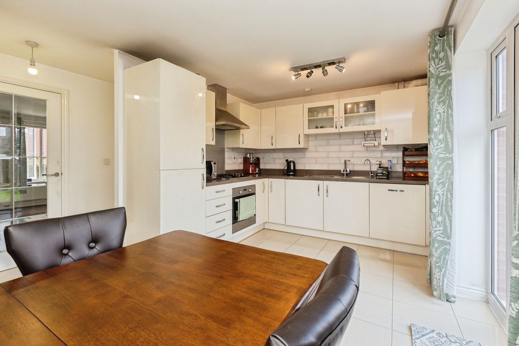 Property photo 3 of 16 Pbox-Img.Jpg