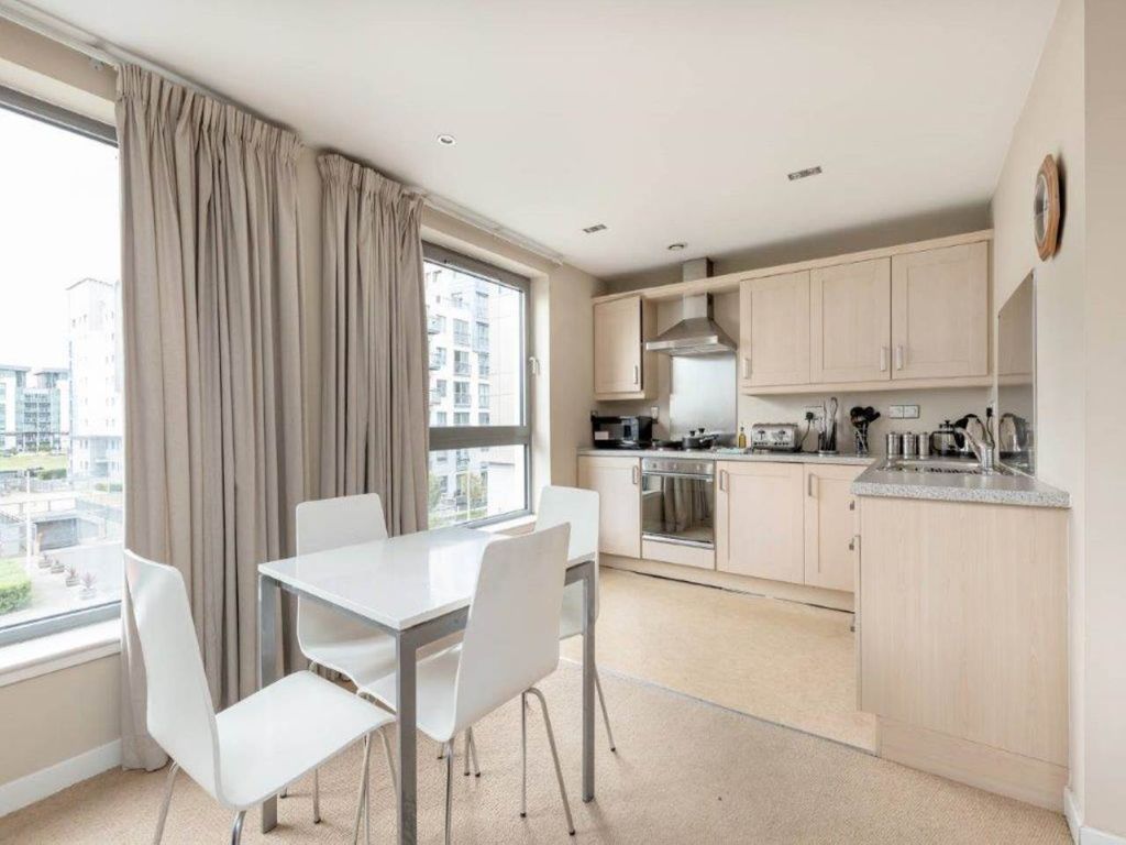 Property photo 3 of 7 47155_6_Western_Har_Mid_003