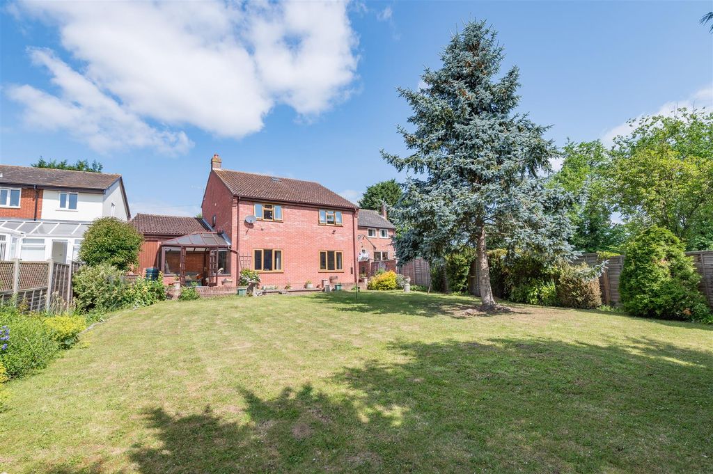 Property photo 2 of 16