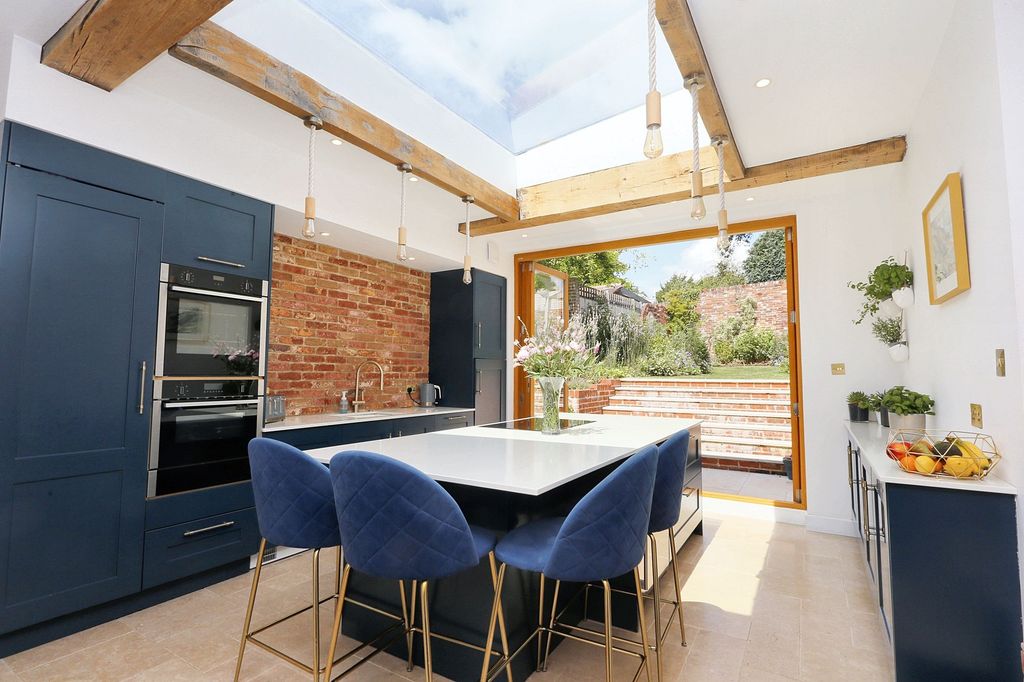 Property photo 2 of 11