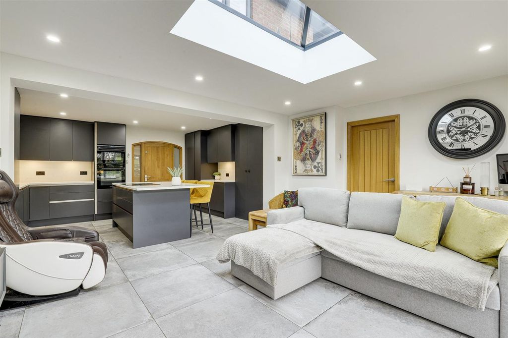 Property photo 2 of 26