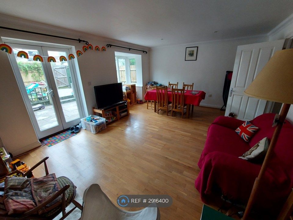 Property photo 3 of 4 Lounge