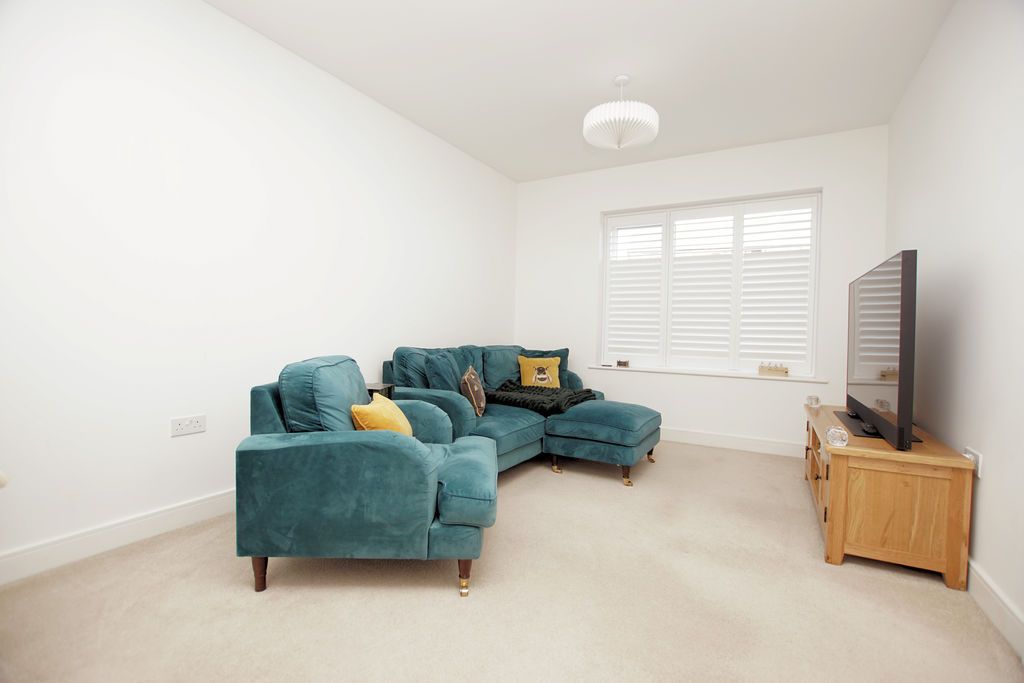 Property photo 2 of 16 Lounge