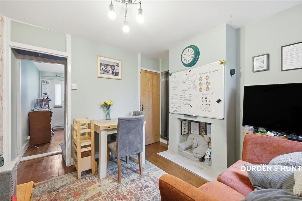 Property photo 2 of 13 Cedars Road