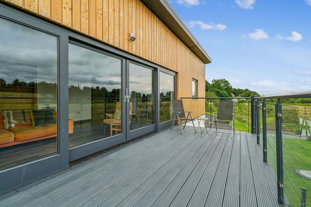 Property photo 3 of 26