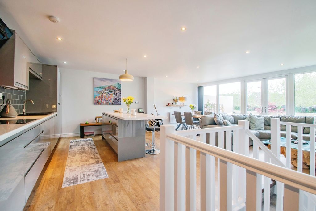 Property photo 2 of 17 Photography