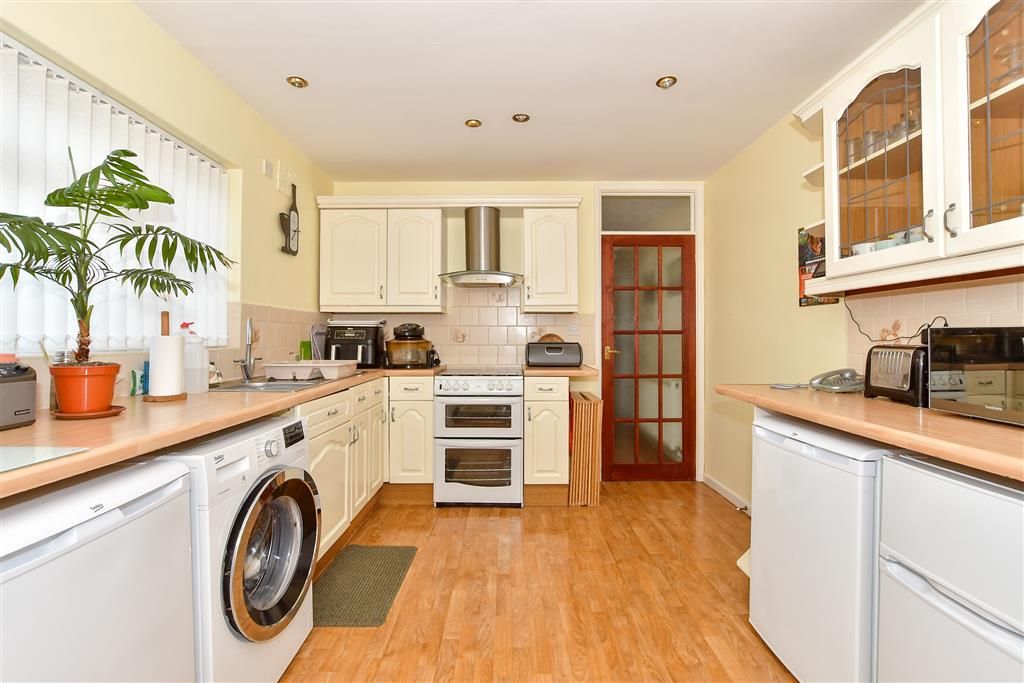 Property photo 1 of 11 Kitchen