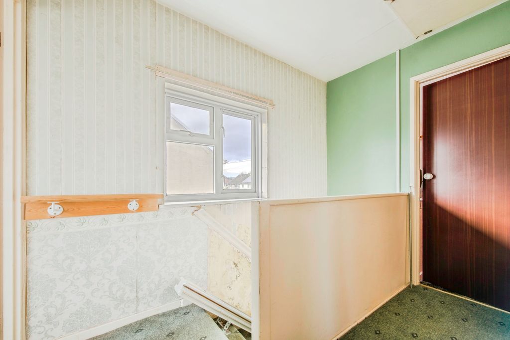 Property photo 3 of 15 Landing