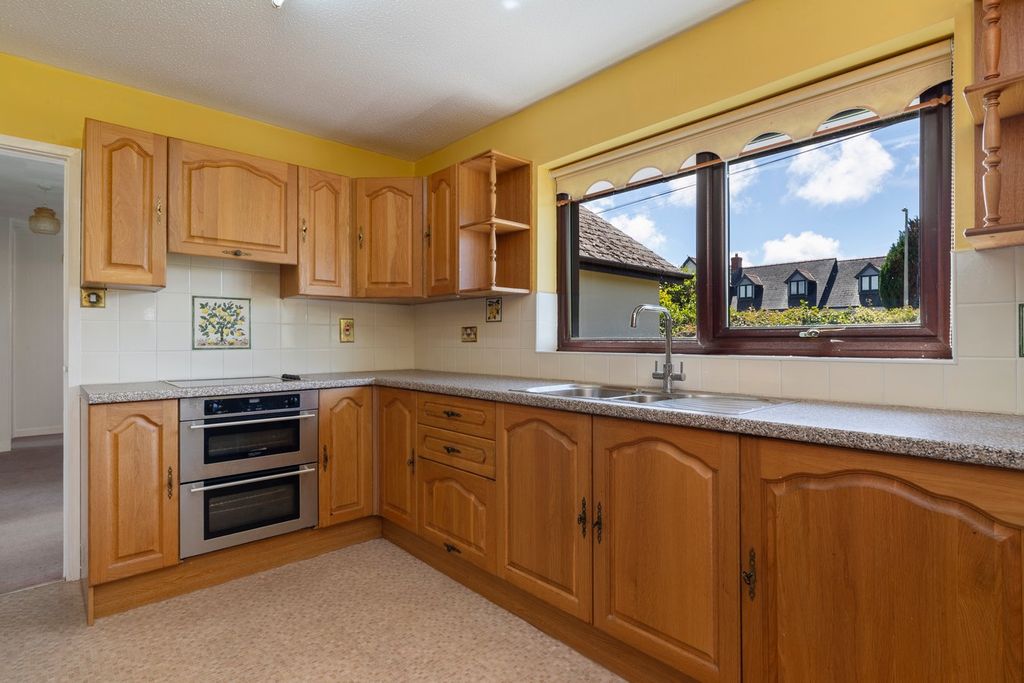 Property photo 3 of 28