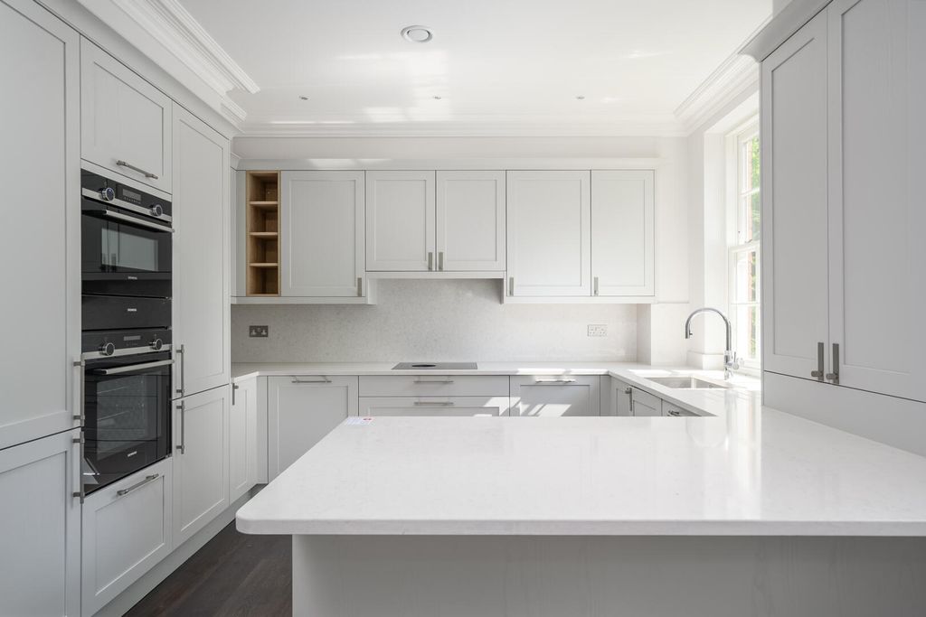 Property photo 3 of 11 Kitchen