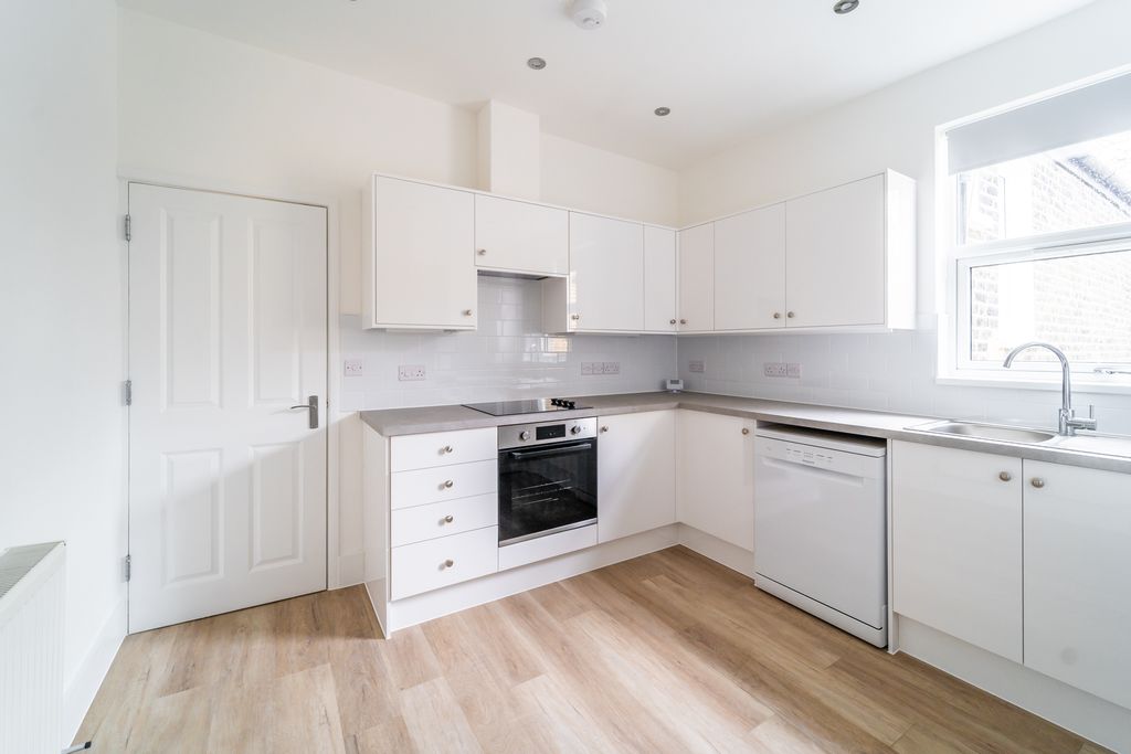Property photo 3 of 10 Ndb03655