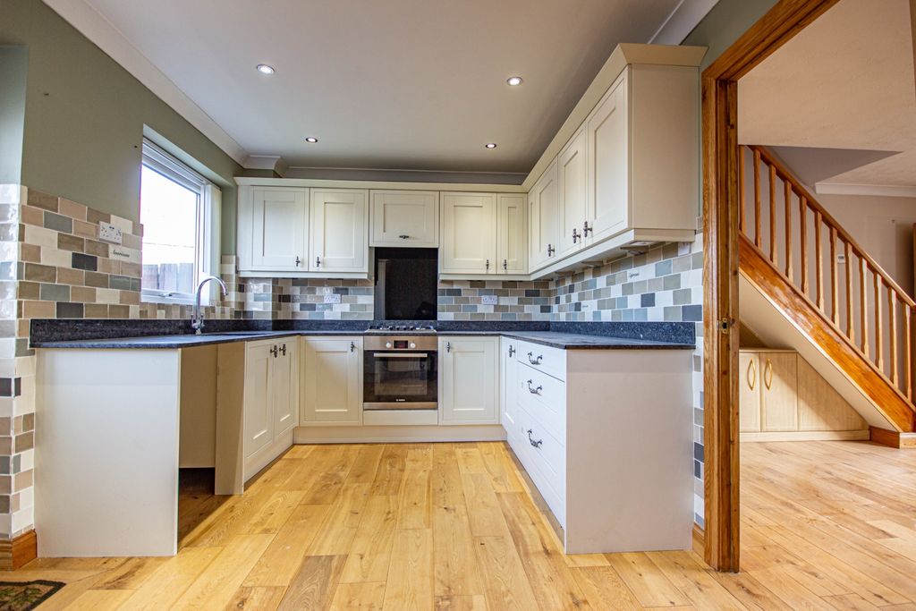 Property photo 3 of 13 Img_3947