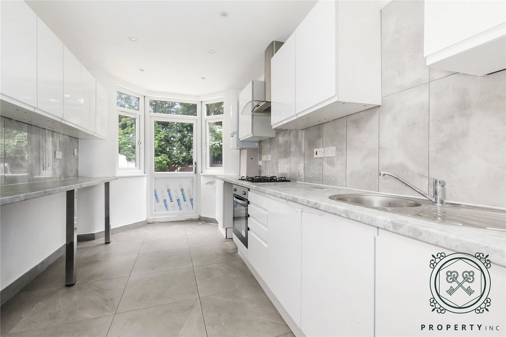 Property photo 3 of 14 Kitchen