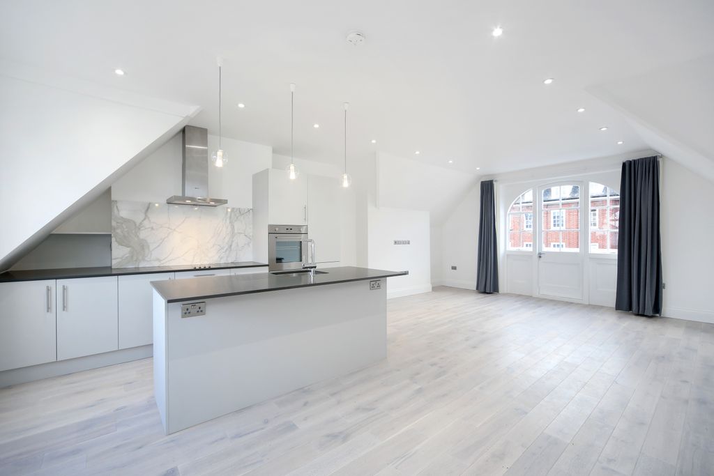 Property photo 3 of 12 Kitchen / Reception