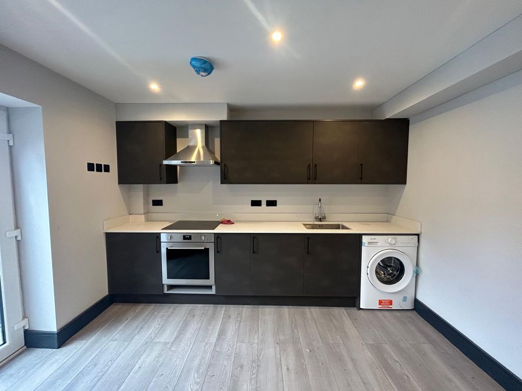 Property photo 2 of 6 Gallery