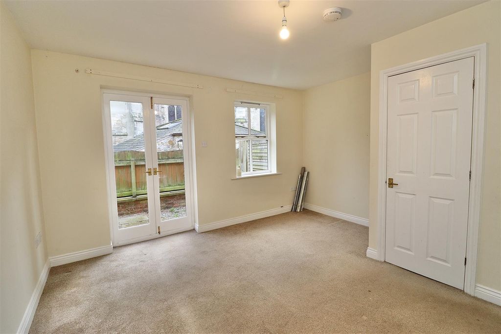 Property photo 3 of 9