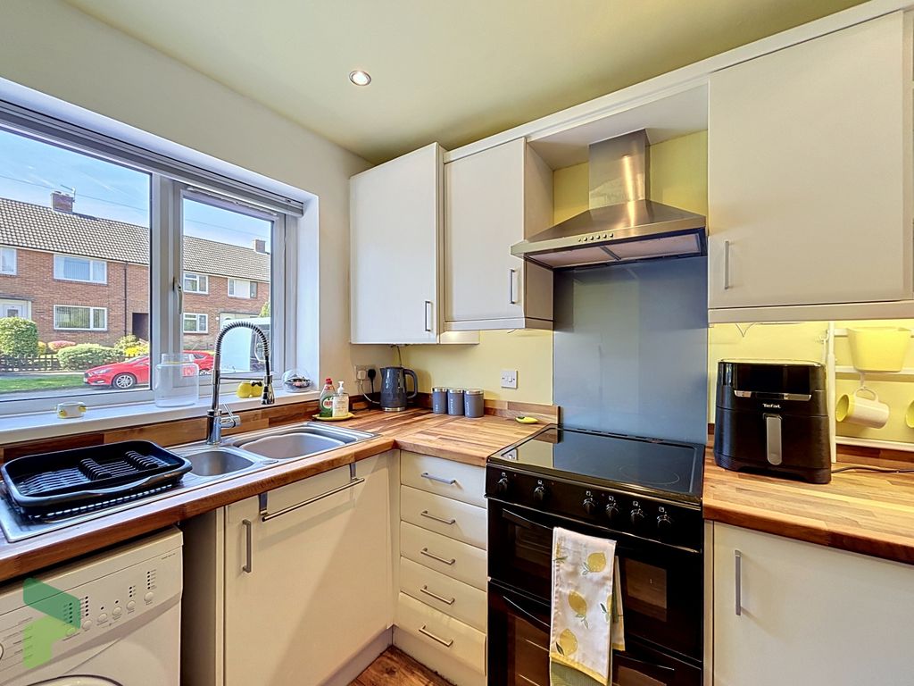 Property photo 3 of 20 Kitchen