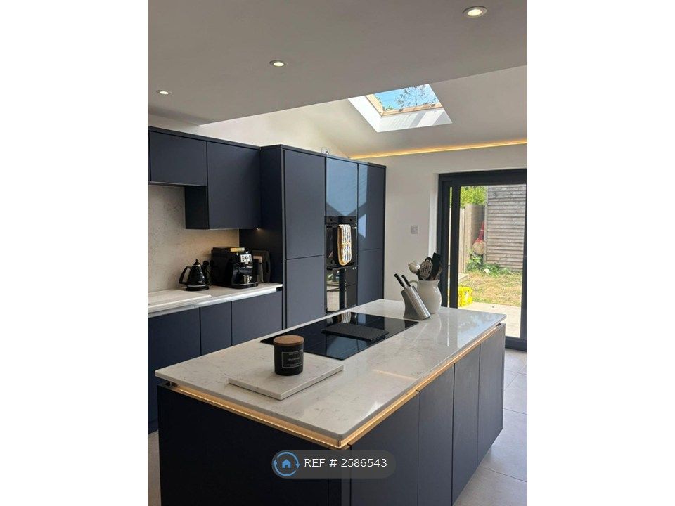 Property photo 3 of 12 Kitchen / Dining Space