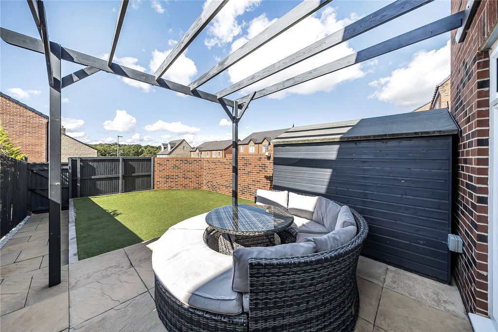 Property photo 3 of 20 Garden