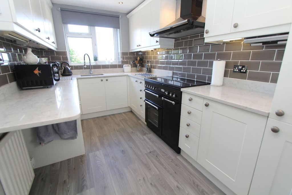 Property photo 3 of 38