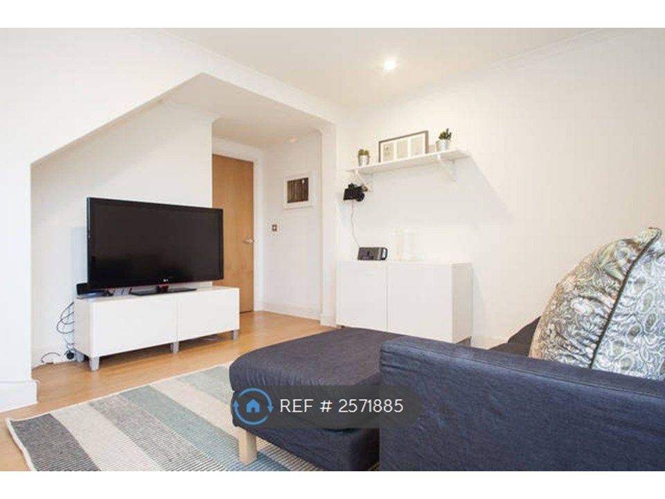 Property photo 3 of 7 Living Room (Open Plan)