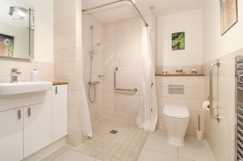 Property photo 3 of 16 Bathroom