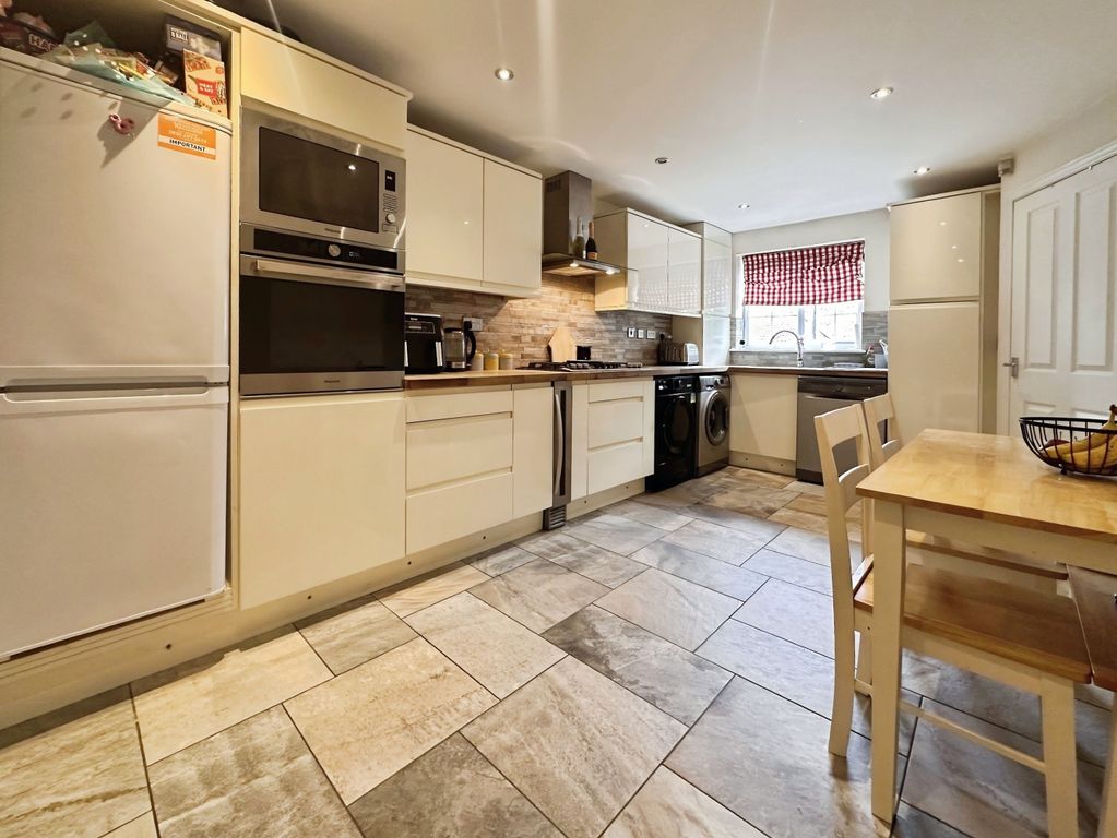 Property photo 3 of 22 Kitchen/Diner
