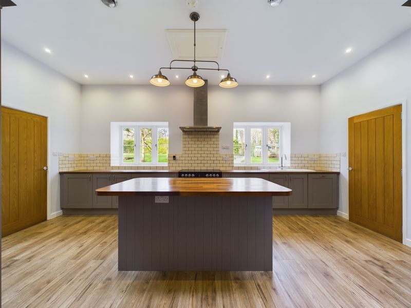 Property photo 3 of 19 Kitchen