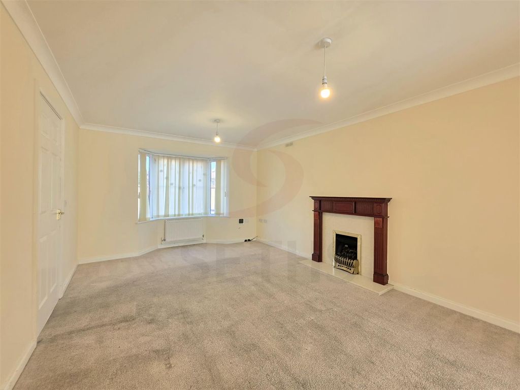 Property photo 2 of 17 Lounge