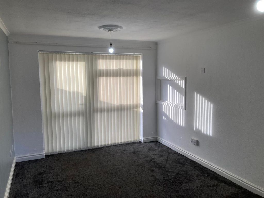 Property photo 3 of 8 Living Room