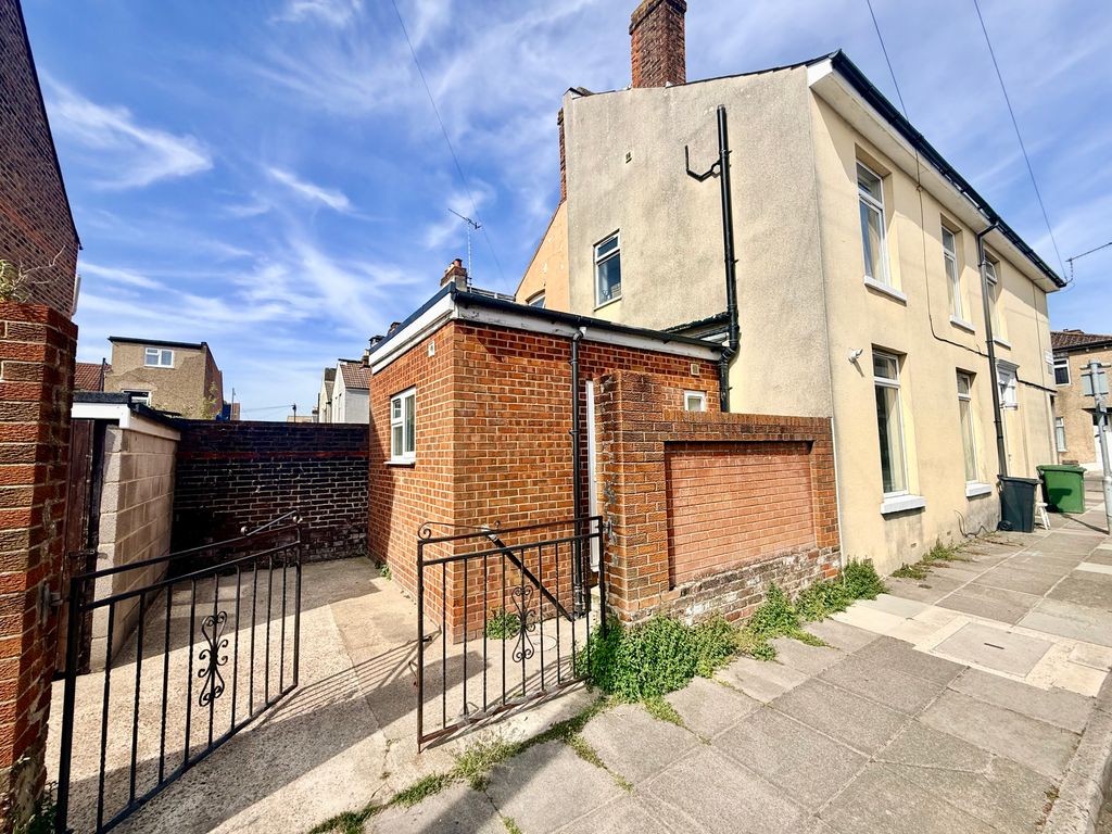 Property photo 3 of 10 Image