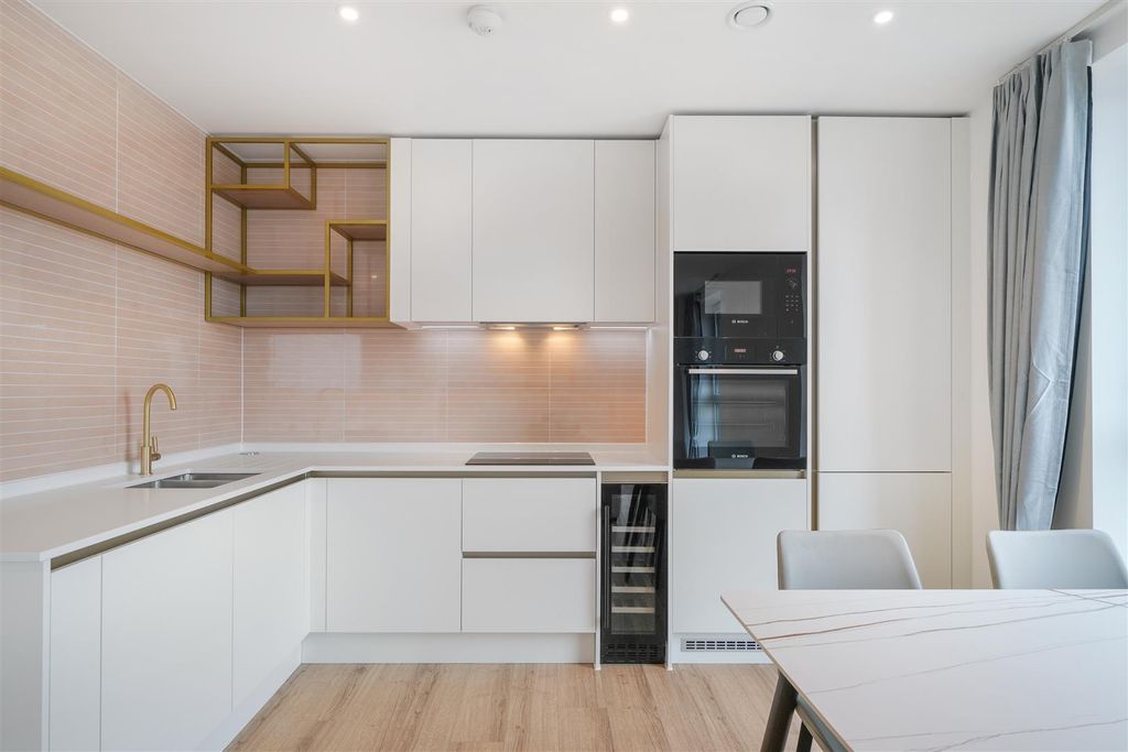 Property photo 2 of 11 Apartment 53, Waterview House - Zimkrukbr6Uhzkzjma