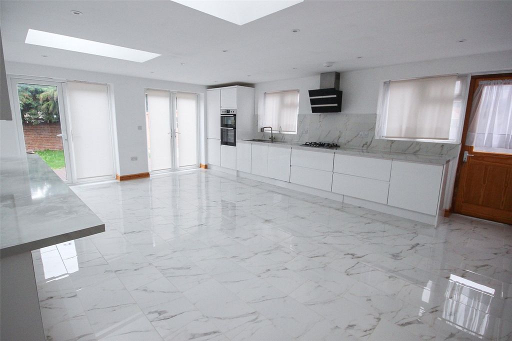 Property photo 2 of 17 Picture No. 01