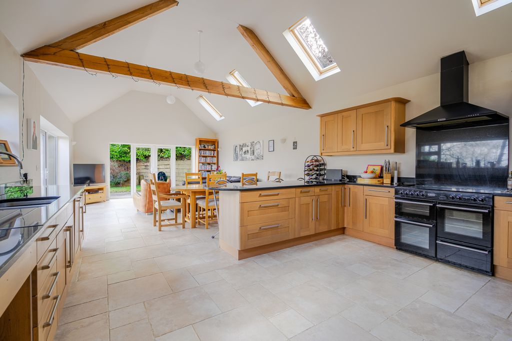 Property photo 2 of 22 Picture No. 13