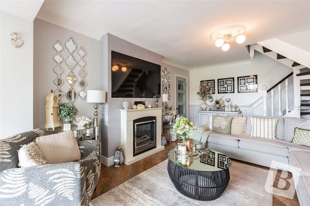 Property photo 2 of 24 Living Room