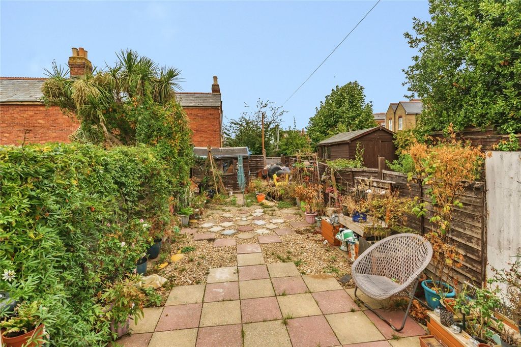 Property photo 2 of 11 Garden