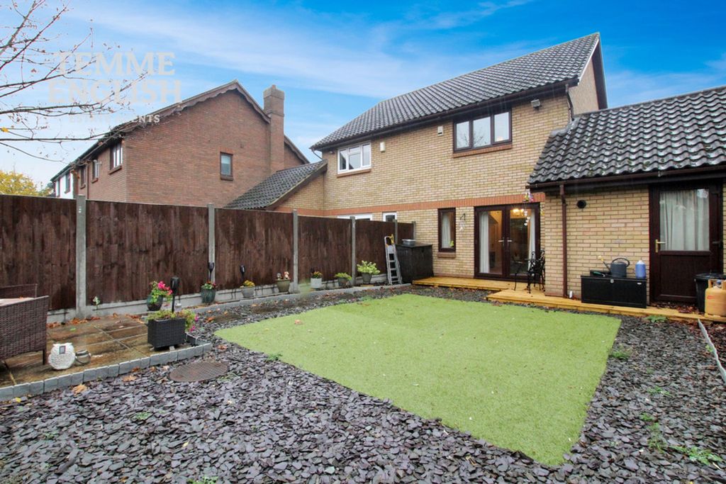 Property photo 2 of 12