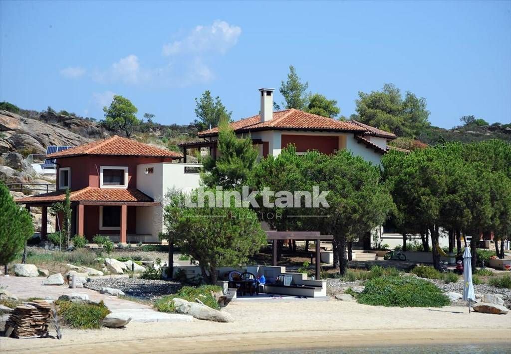 Property photo 2 of 18