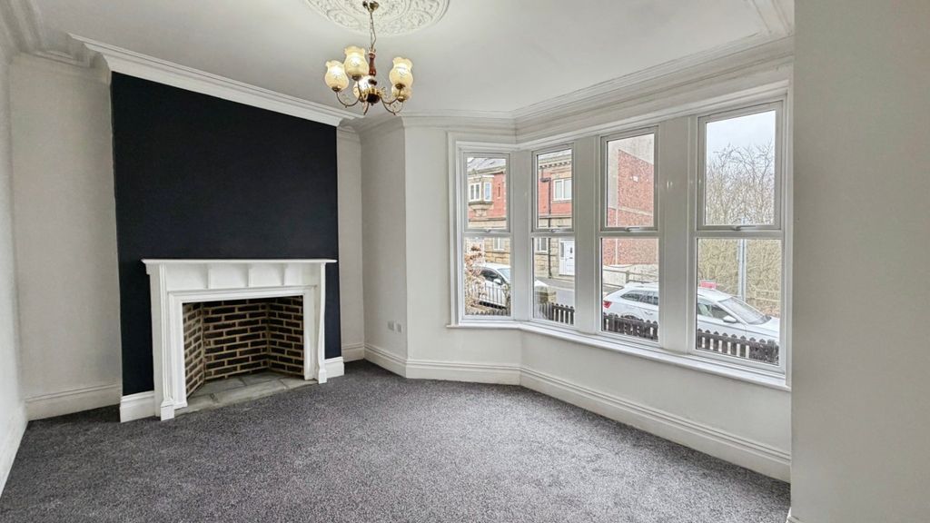 Property photo 2 of 23 Lounge