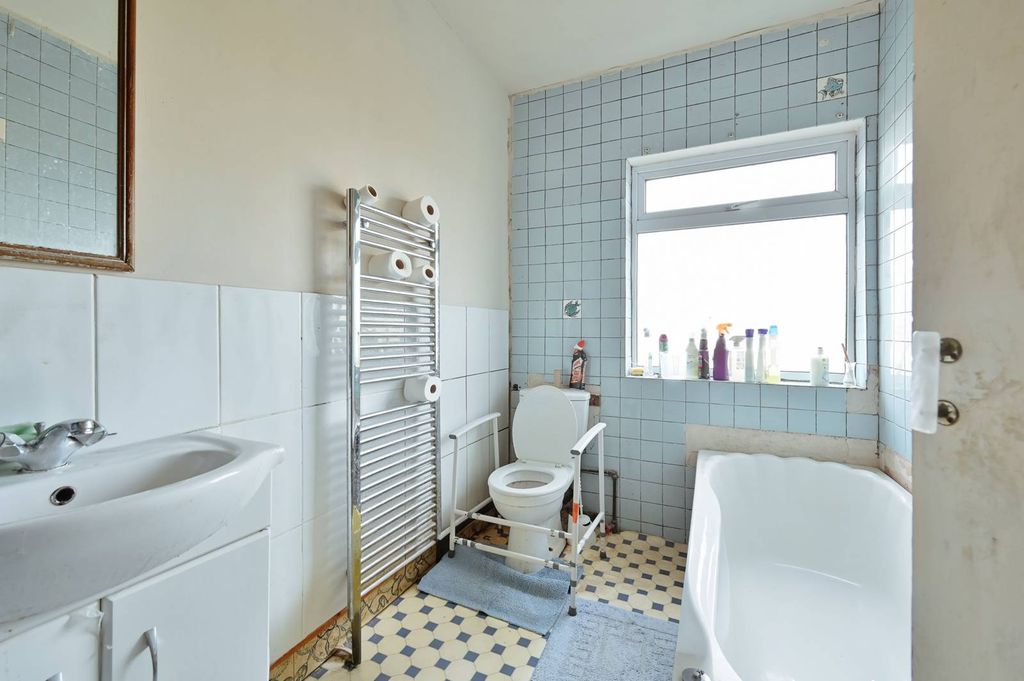 Property photo 3 of 5