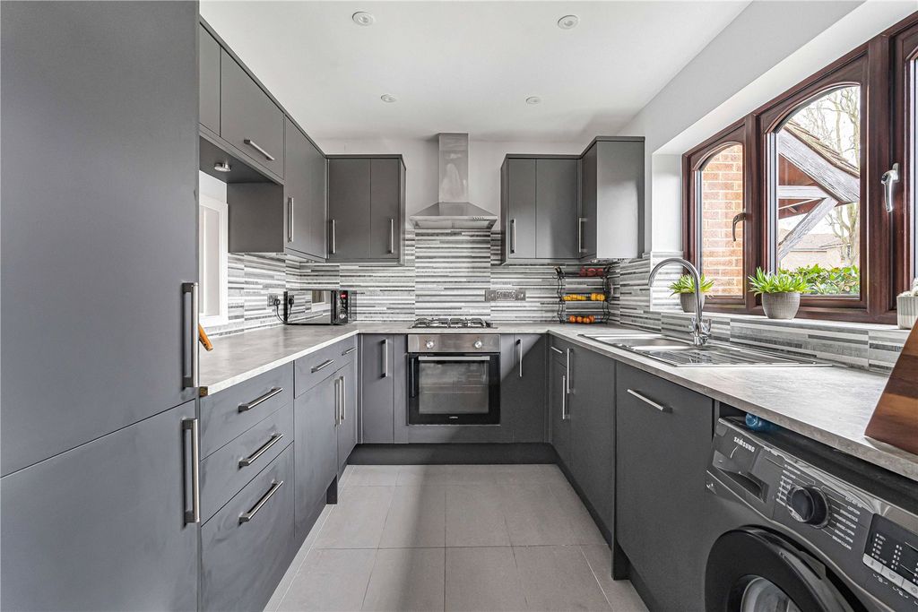 Property photo 3 of 15 Kitchen