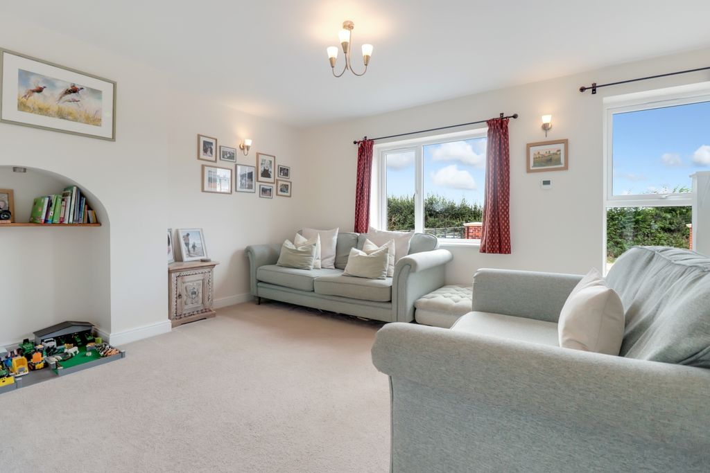Property photo 2 of 15 Sitting Room