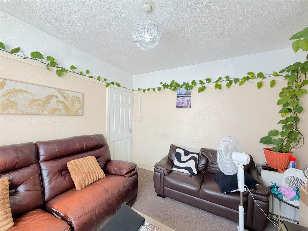 Property photo 3 of 11 Sitting Room