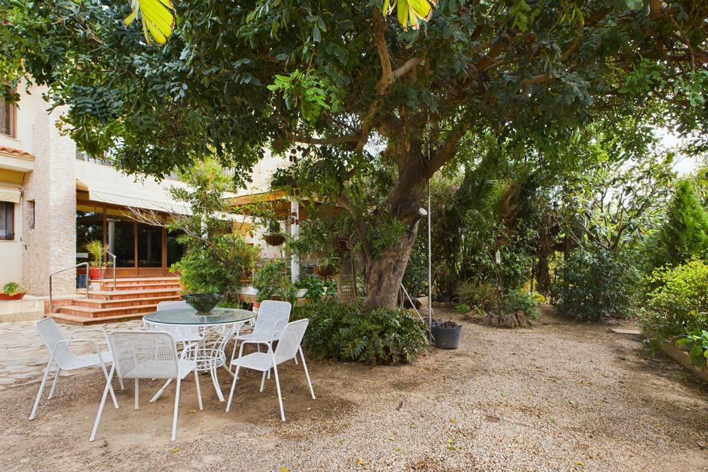 Property photo 2 of 50