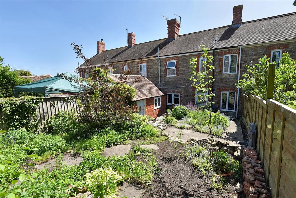 Property photo 3 of 10 Garden