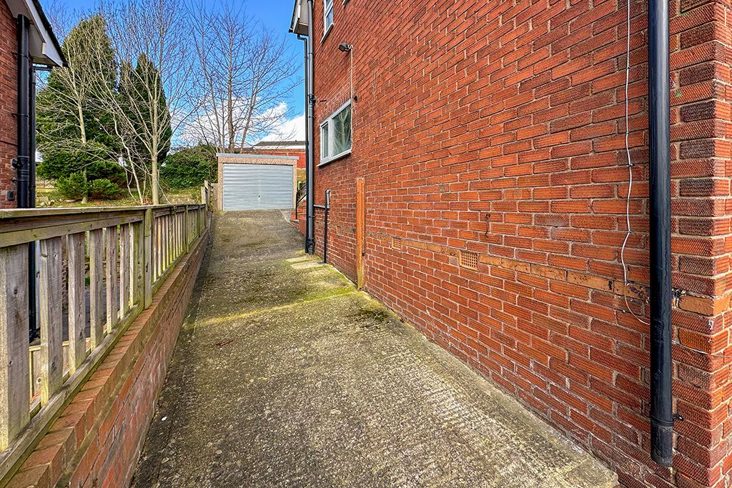Property photo 2 of 28