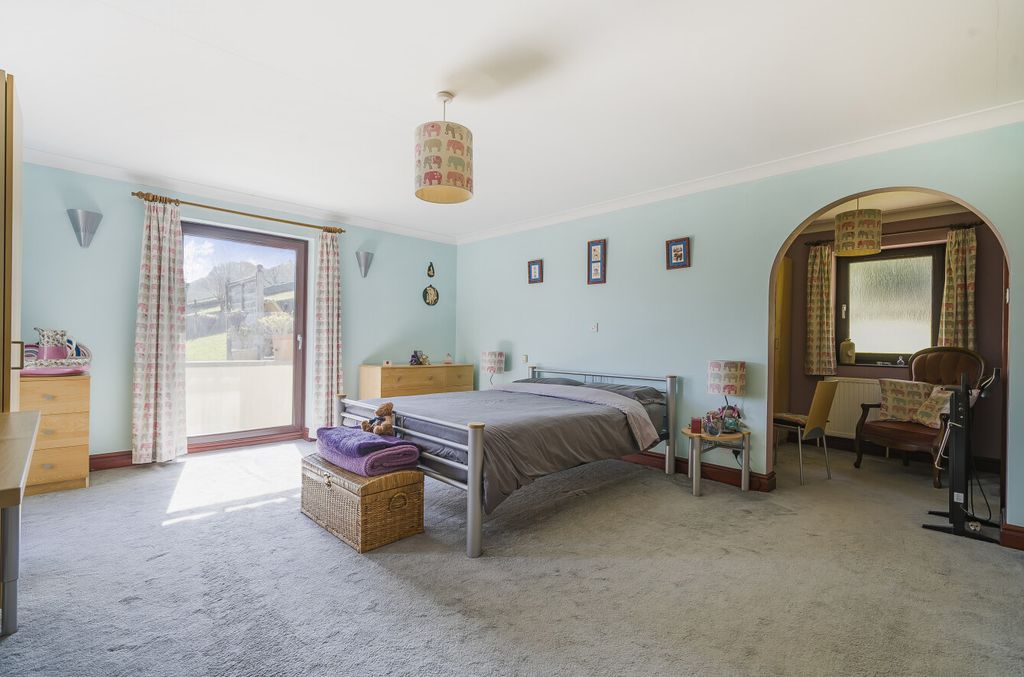 Property photo 3 of 29 Main Bed